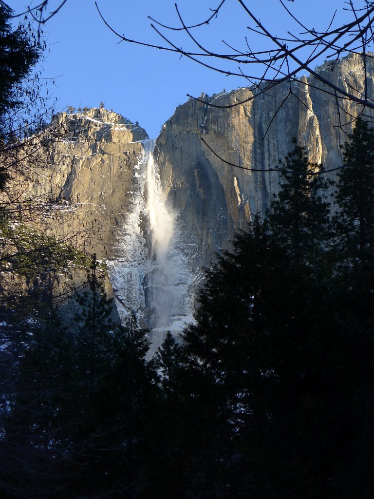 20110220-21_Yosemite 076.JPG - Yosemite Falls. We could hear them from everywhere.